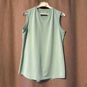 REI V NECK TANK TOP SZ S